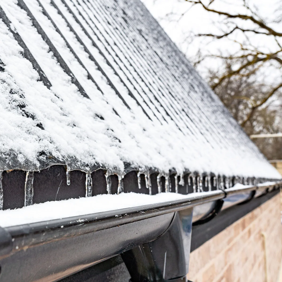 Seamless vs Sectional Eavestroughs – Image 1 Seamless vs Sectional Eavestroughs - Image 1
