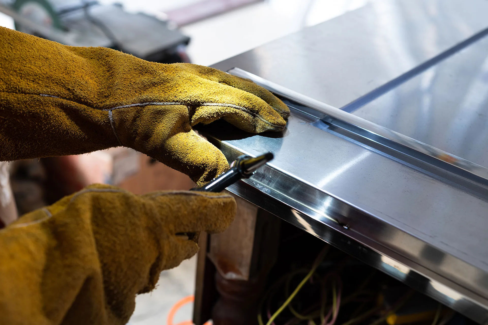 Eavestrough Repair vs Replacement How to Know Which You Need - Featured Image