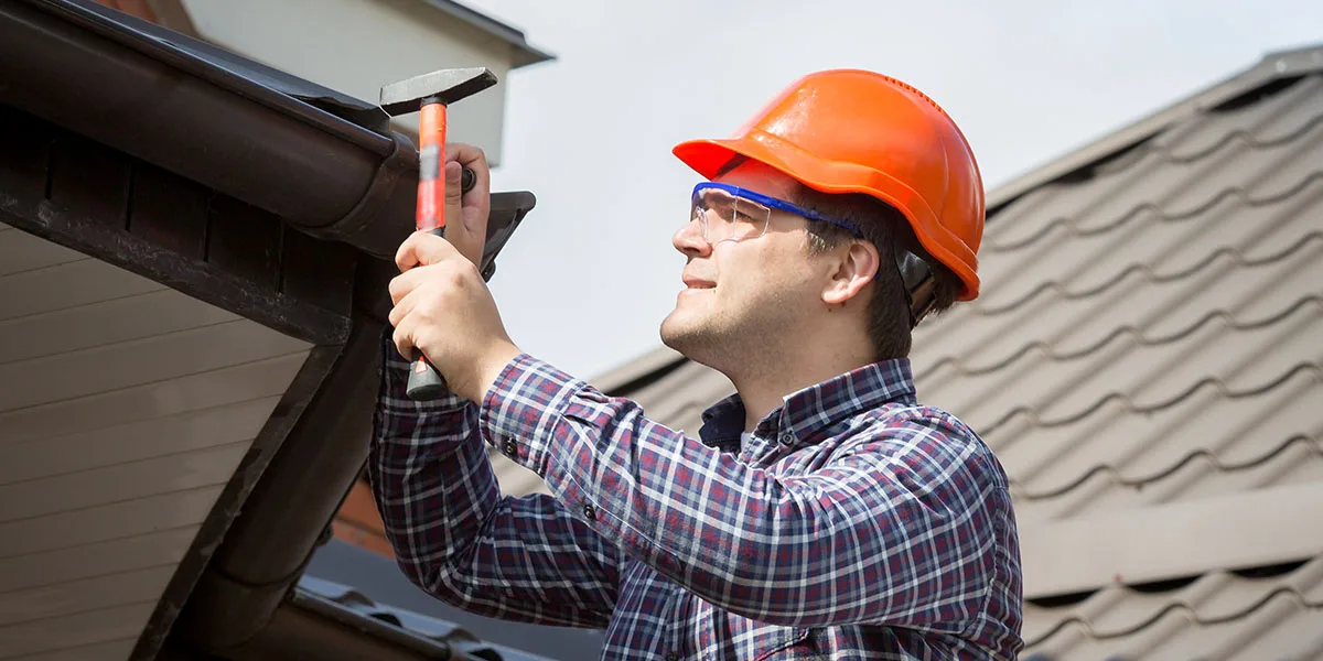 Eavestrough Repair vs Replacement How to Know Which You Need – Image 2 Eavestrough Repair vs Replacement How to Know Which You Need - Image 2